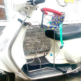 Ghế ngồi xe máy Vespa dựa vòng đai cho bé