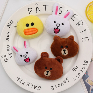 Huy hiệu cục bông gấu brown thỏ cony vịt sally HHB14 cài áo cài cặp