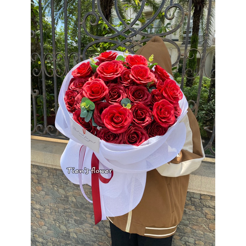 Bó hoa sáp 7 lớp mix hoa Ecudor dáng tròn vải bố nhà Tien’s flower