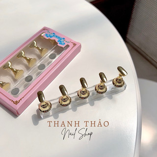 Đế gắn móng làm mẫu
