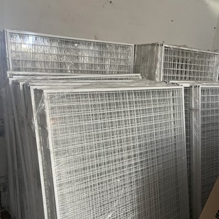 Lưới sắt vuông trang trí, khung lưới kệ siêu thị treo phụ kiện, móc treo điện thoại, ốp lưng,....