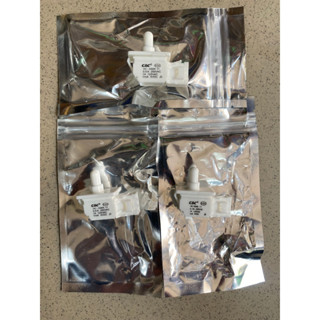 Công tắc cửa tủ lạnh Sharp. Toshiba, Sanyo 3 Chân