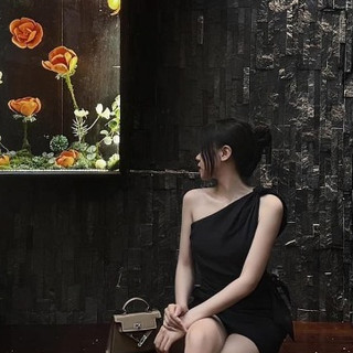Váy Lệch Vai Thắt Nơ Eo - V71