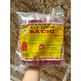 Lạp xưởng Bà Chị loại đặc biệt gói hút chân không.