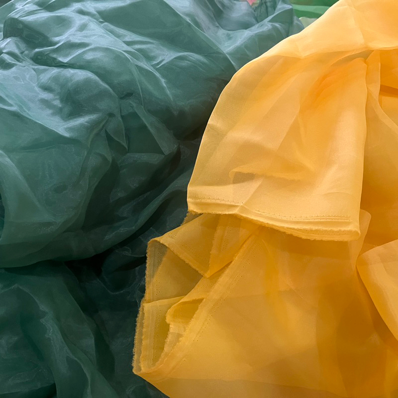 Set vải lụa vàng làm hoa sen khổng lồ và các loại hoa khác