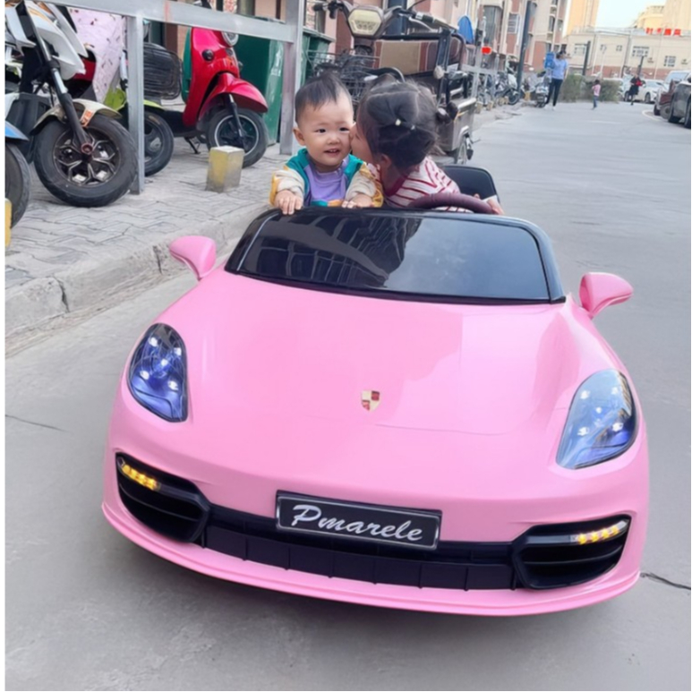 Xe ô tô điện AT1719 trẻ em Porsche Panamera - 4 động cơ khủng, ghế da bánh cao su AT 1719