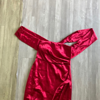 2hand đầm body đỏ eo 66cm dài 100cm mã 231
