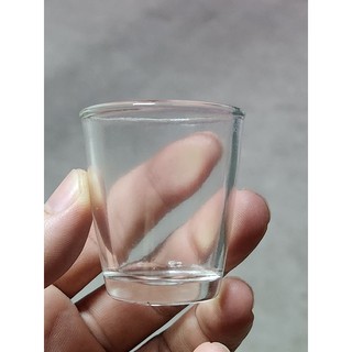 Một lố 12 cái ly uống rượu.