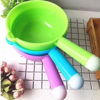 Gáo múc nước nhựa có mỏ nhiều màu, ca nhựa múc nước tắm, giặt, làm bếp... tiện dụng, chất liệu nhựa cao cấp, màu đẹp