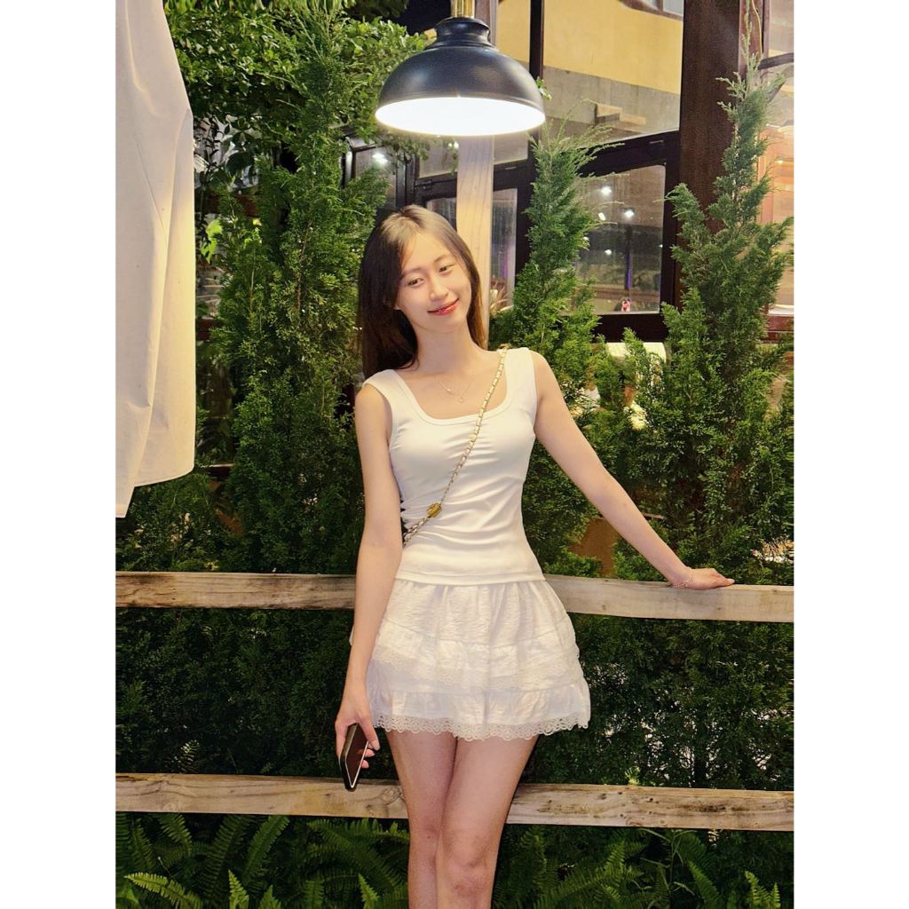 [DEAL HỜI] Áo ba lỗ SARAMIA áo nữ cổ vuông sát nách màu trắng đen thoáng mát tôn dáng co giãn thoải mái Q9 | BigBuy360 - bigbuy360.vn