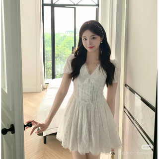 Đầm trắng dự tiệc cổ V thắt nơ tay bồng 2 lớp chất thô boi ren xinh nhẹ nhàng - Molly House Store