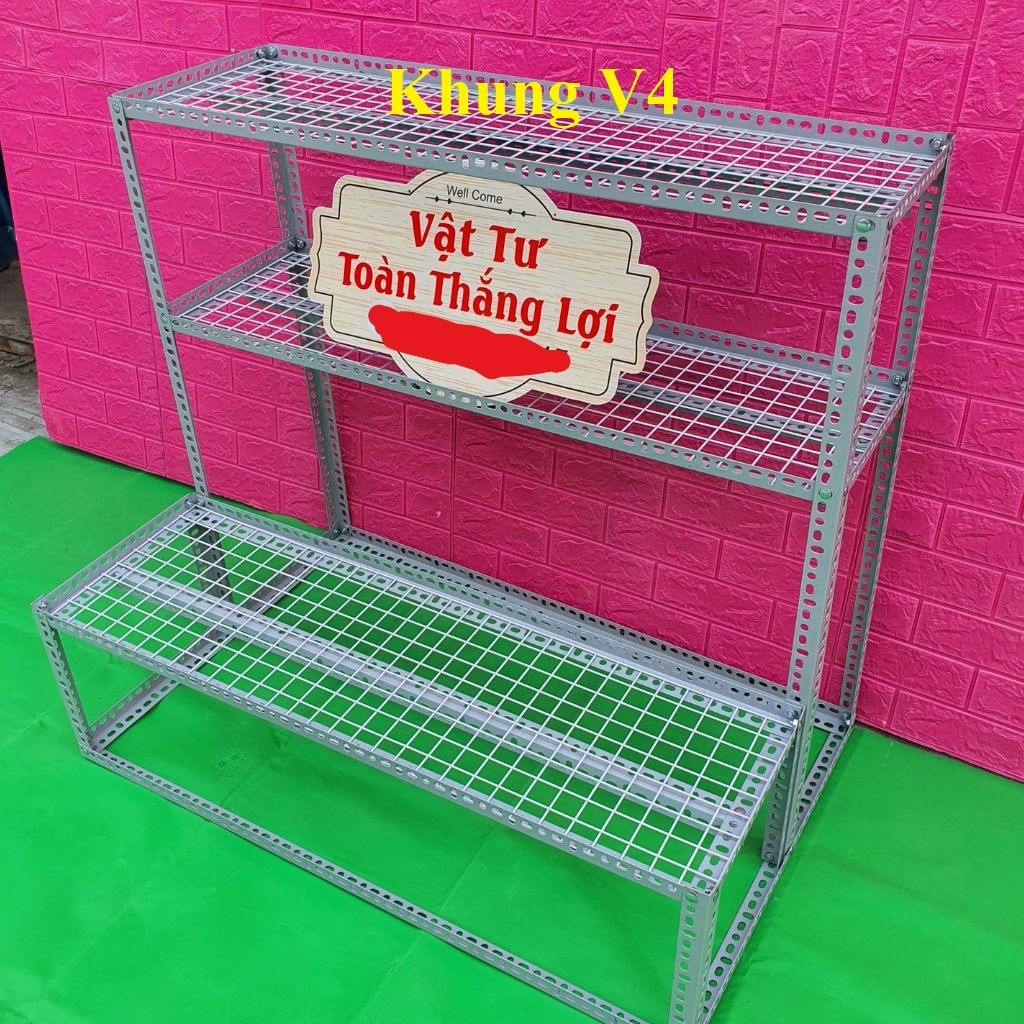 Kệ sắt V lỗ bậc thang khung V4x4cm ( 2 bậc_ 3 tầng kệ  bằng vỉ sắt lưới ô vuông)