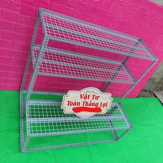 Kệ sắt V lỗ bậc thang khung V3x3cm ( 2 bậc_ 3 tầng kệ bằng vỉ sắt lưới ô vuông)