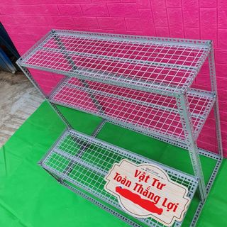 Kệ sắt V lỗ bậc thang khung V3x3cm ( 2 bậc_ 3 tầng kệ bằng vỉ sắt lưới ô vuông)