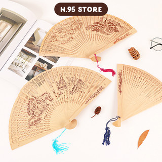 Quạt xếp nan gỗ thơm khắc hoa văn phong cách cổ trang