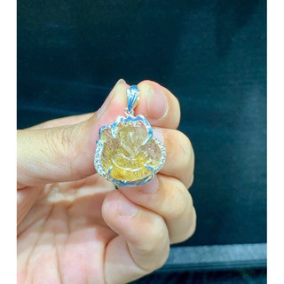 Mặt dây chuyền hồ ly ôm hoa đá TA tóc màu vàng phong thủy