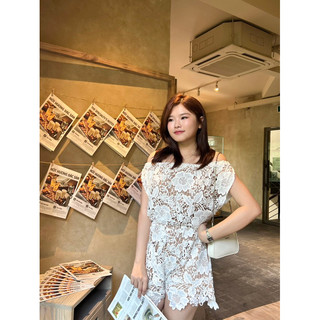 Hèo chinh chắn | serena jumpsuit ren hoa ngắn chun eo vai có lót