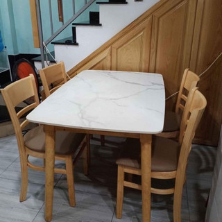 Bộ bàn ăn gỗ ngẫu nhiên - bàn ăn giả đá 4 ghế - tương trợ mang lên chung cư