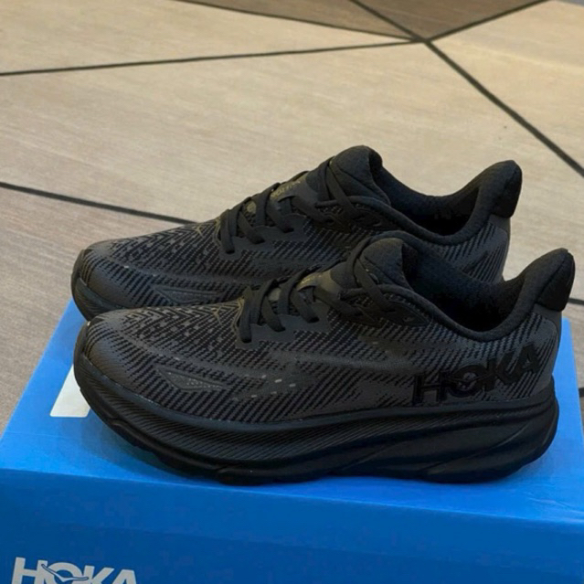 Giày sneaker 𝐇𝐎.𝐊𝐀 𝐂𝐥𝐢𝐟𝐭𝐨𝐧 𝟗 𝐑𝐮𝐧𝐧𝐢𝐧𝐠 𝐓𝐫𝐢𝐩𝐥𝐞 𝐁𝐥𝐚𝐜𝐤