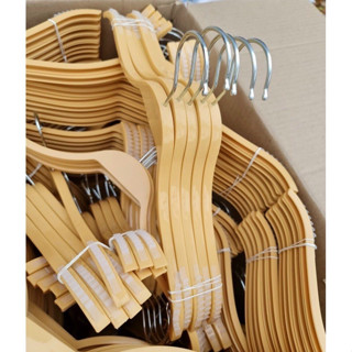 (COMBO 10-50 CÁI) Móc nhựa treo quần áo màu vàng 38cm tiện dụng