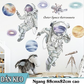 Decal trang trí tường - Cặp đôi phi hành gia lơ lửng
