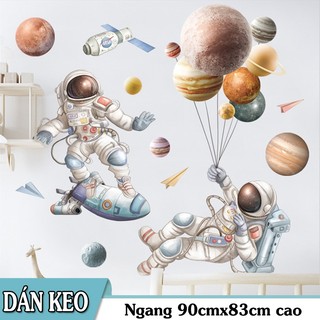 Decal trang trí tường - 2 Phi hành gia vui đùa trên vũ trụ