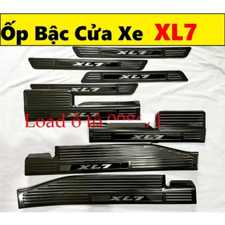 Ốp Bậc Cửa, Nẹp Bước Chân Xe Suzuki XL7 2024-2020 Mẫu Vân Carbon Cao Cấp, Có Chữ Bóng XL7