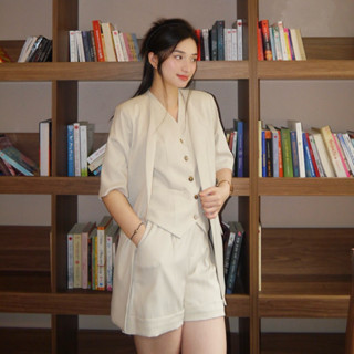 Set áo blazer cộc tay gile quần short nữ màu kem chất liệu đũi  thái cao cấp thiết kế bởi Meely
