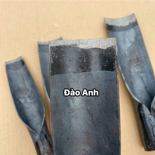 Thuổng đào đất bấng cây chắc khoẻ