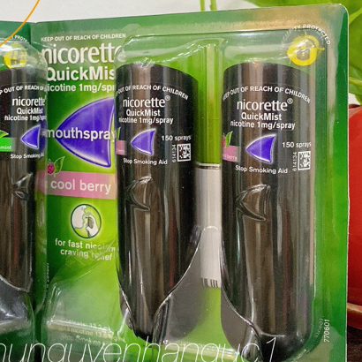 Xịt cai thuốc lá Nicorette quit smoking quickMist nicotine vị bạc hà, trái cây berry, SmartTrack vỉ 2 lọ x 150 xịt/lọ Úc