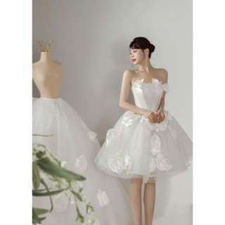 Đầm trắng đi bàn cô dâu cúp tùng xòe đính hoa Deli