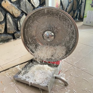  Máy nạo cơm dừa sợi dài để bán xôi làm bánh  motor 400W- chân gang chân inox 
