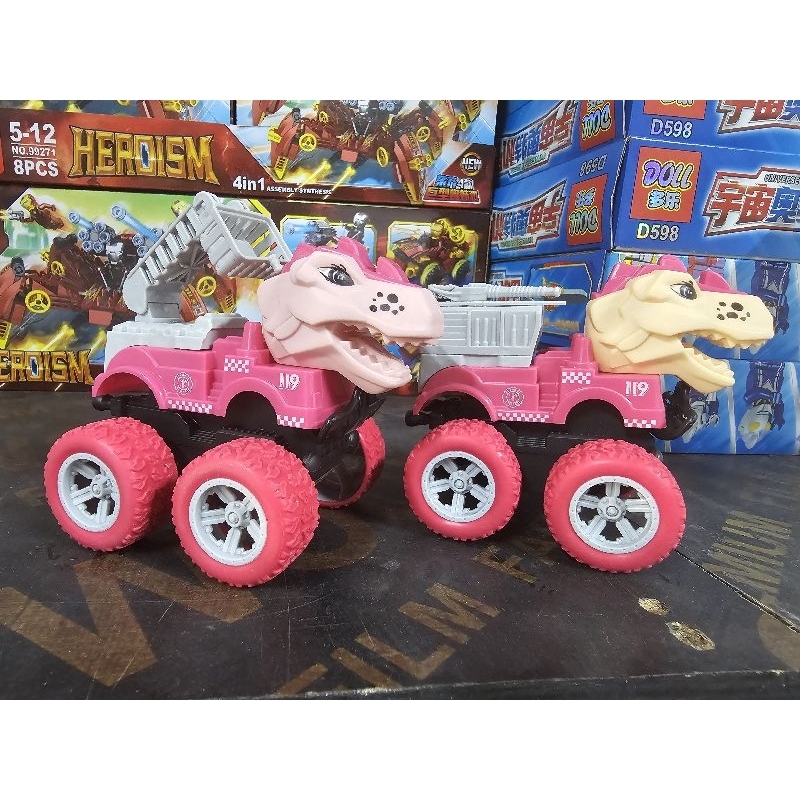 Đồ chơi ô tô địa hình  chạy đà