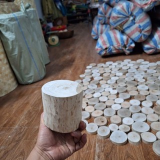 lát gỗ đã bóc vỏ dùng decor trang trí
