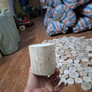 lát gỗ đã bóc vỏ dùng decor trang trí