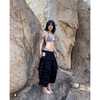 QUẦN LỬNG TRỄ EO ỐNG RỘNG PHỐI TÚI HỘP TRANG TRÍ ĐINH TÁN - TNT 101 CAPRI PANTS