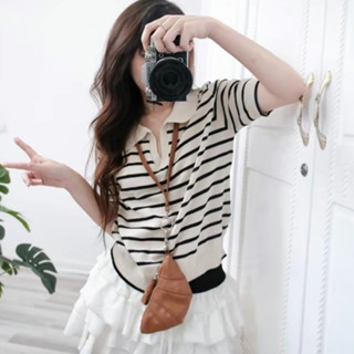 Áo Len Mongtoghi Cộc Tay Nữ Cổ V Bo Tay Chất Liệu Mỏng Nhẹ - Áo Polo Kẻ Nữ Tính Trẻ Trung - Michie.house - A454