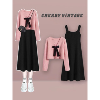 Set áo khoác cardigan len thắt nơ đen cổ chữ V dáng croptop phối cùng váy len hai dây cổ vuông dáng dài