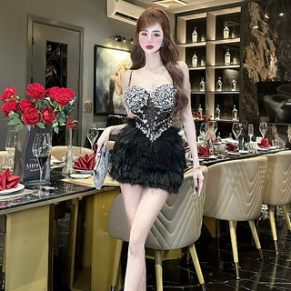 Đầm hai dây đính đá kem lông vũ sang chảnh