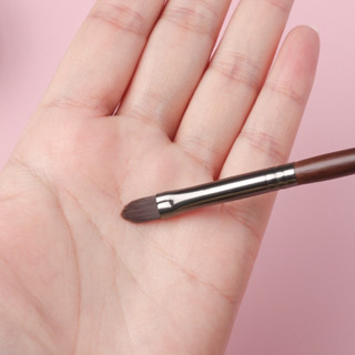 Cọ nét tán son môi nhivie N5 Cọ tán son bóng, viền môi nét N5