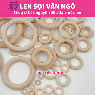 Vòng gỗ làm lục lạc thú bông cho bé