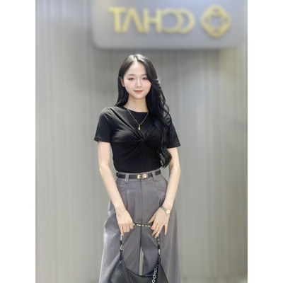 Áo Thun 𝐂𝐂𝐇𝐀𝐓 Dáng Ôm Xoắn Ngực Chất Liệu Co Giãn 4 Chiều Cao Cấp 14TNC2011OT