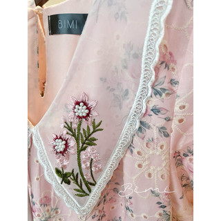 ĐẦM HỒNG CỔ THÊU HOA - BIMI