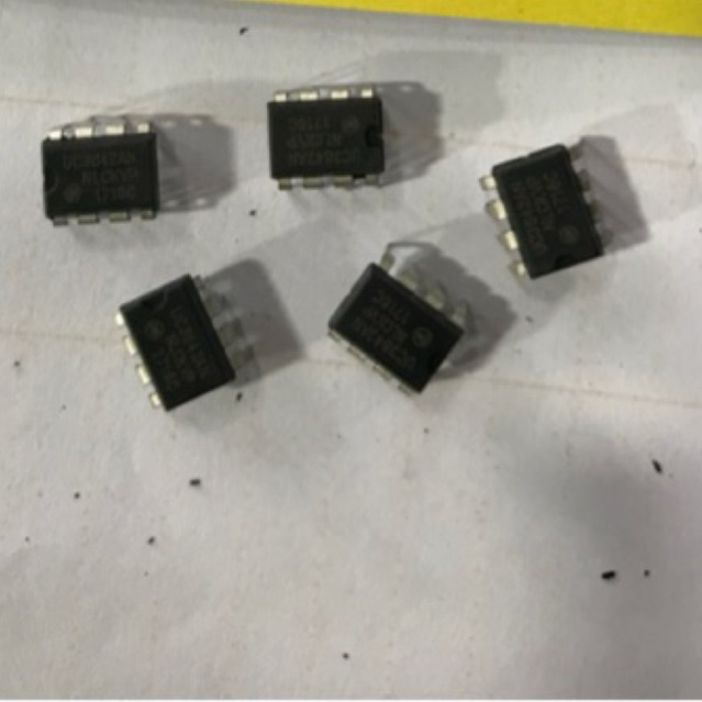 5 con UC3842 DIP8