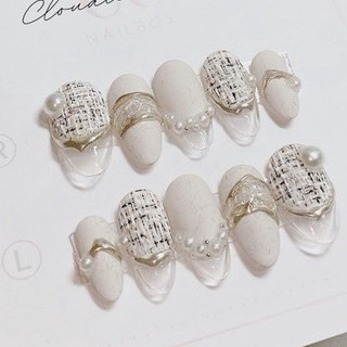Nailbox nuna móng úp kẻ dạ len kiểu cổ điển viền gương vàng móng màu trắng
