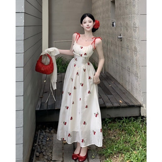 Đầm dạo phố 2 dây dáng dài thêu hoa phong cách nàng thơ, xinh xắn - LAVIE DRESS