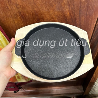 Chảo gang ốp la chống dính kèm đế lót gỗ