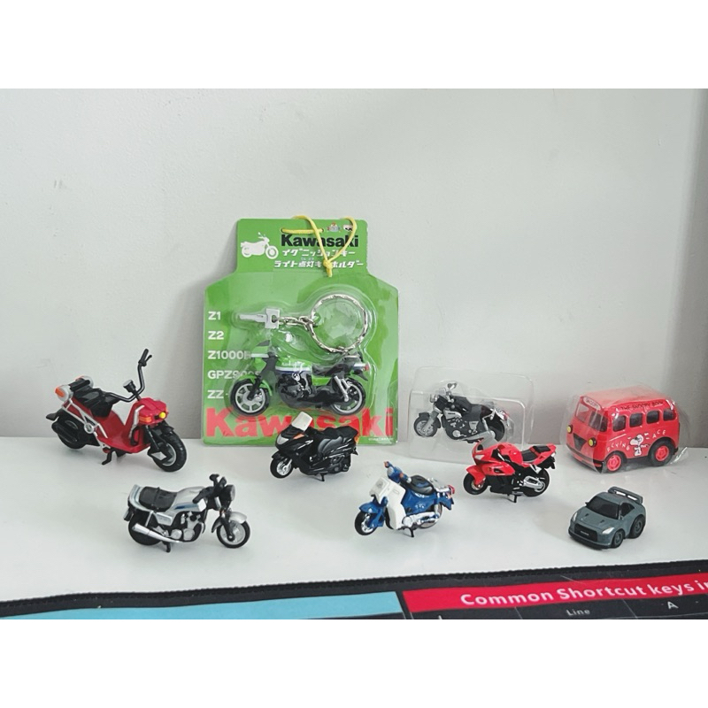 Tổng hợp mô hình xe mini decor trang trí bàn học, móc khoá xe máy, xe buýt, oto