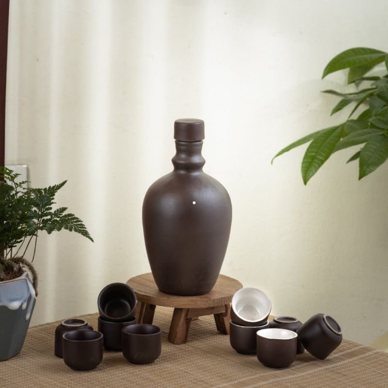 Bộ Bình và 10 chén uống rượu Bát Tràng 500ml .