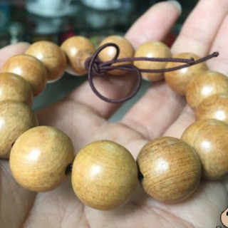 Vòng đeo tay gỗ bách thơm